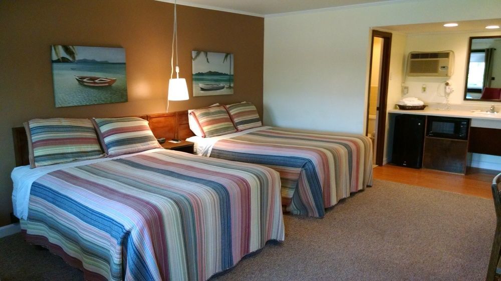 Cape Pines Motel Buxton Esterno foto