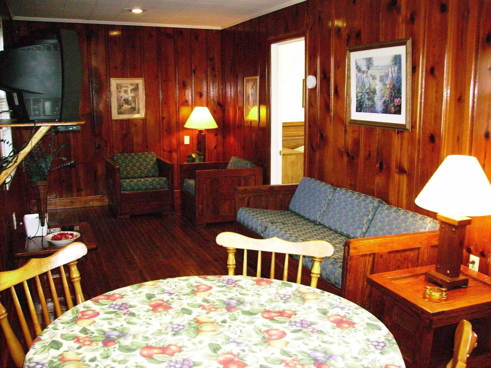 Cape Pines Motel Buxton Esterno foto