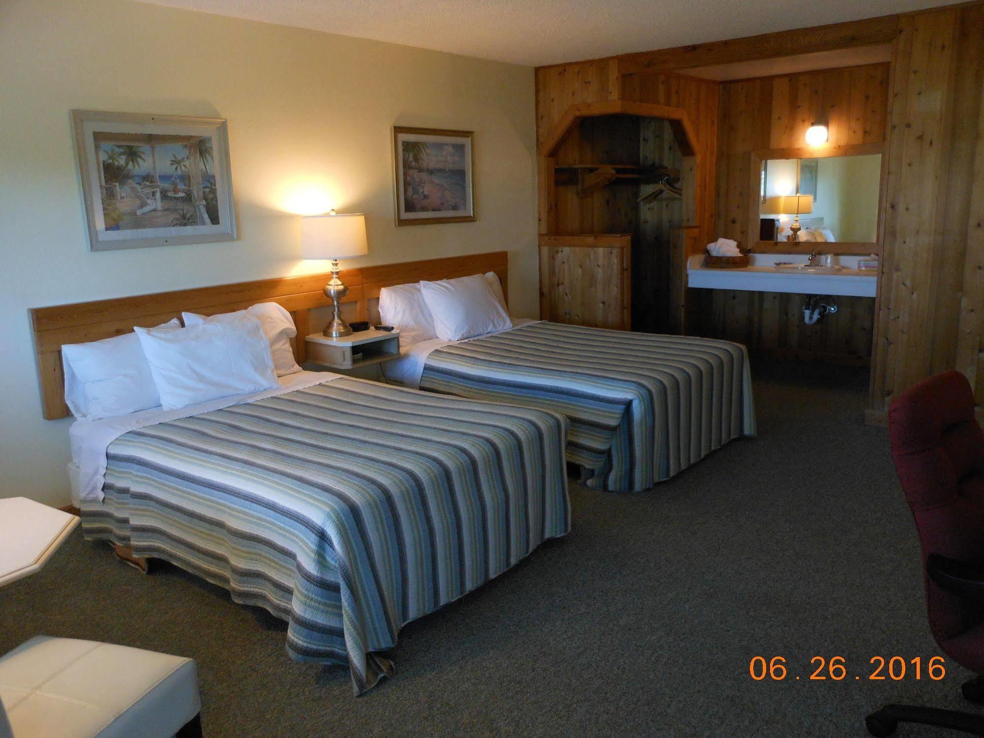 Cape Pines Motel Buxton Esterno foto