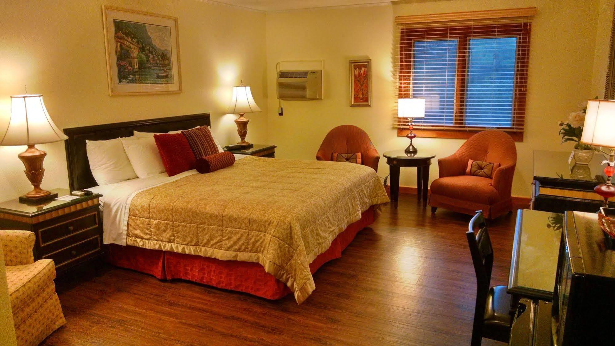 Cape Pines Motel Buxton Esterno foto