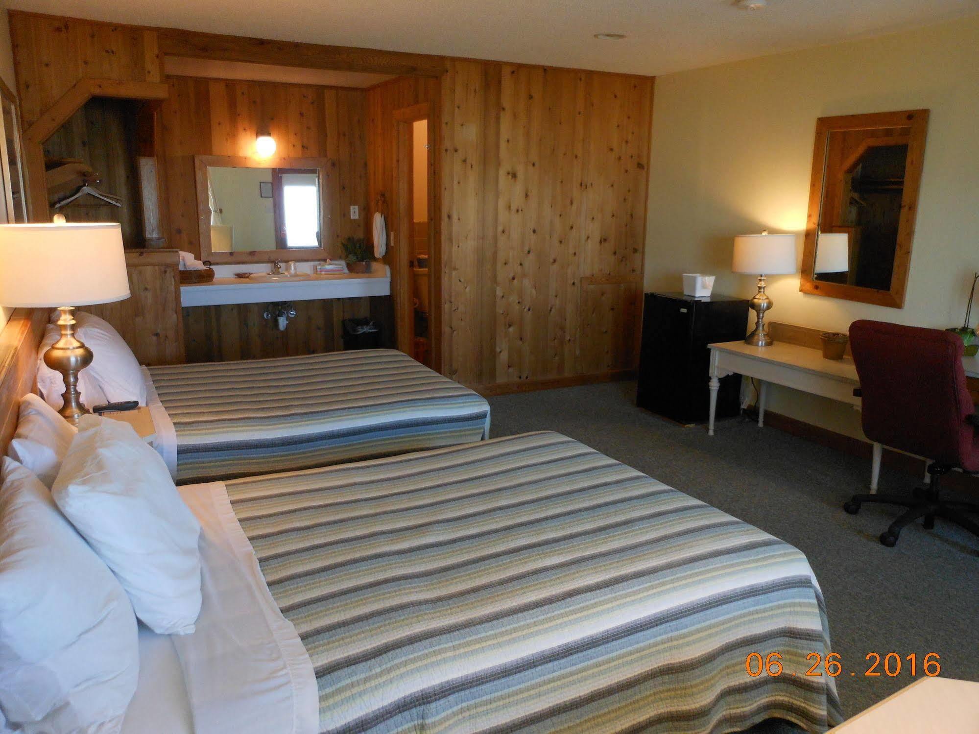 Cape Pines Motel Buxton Esterno foto