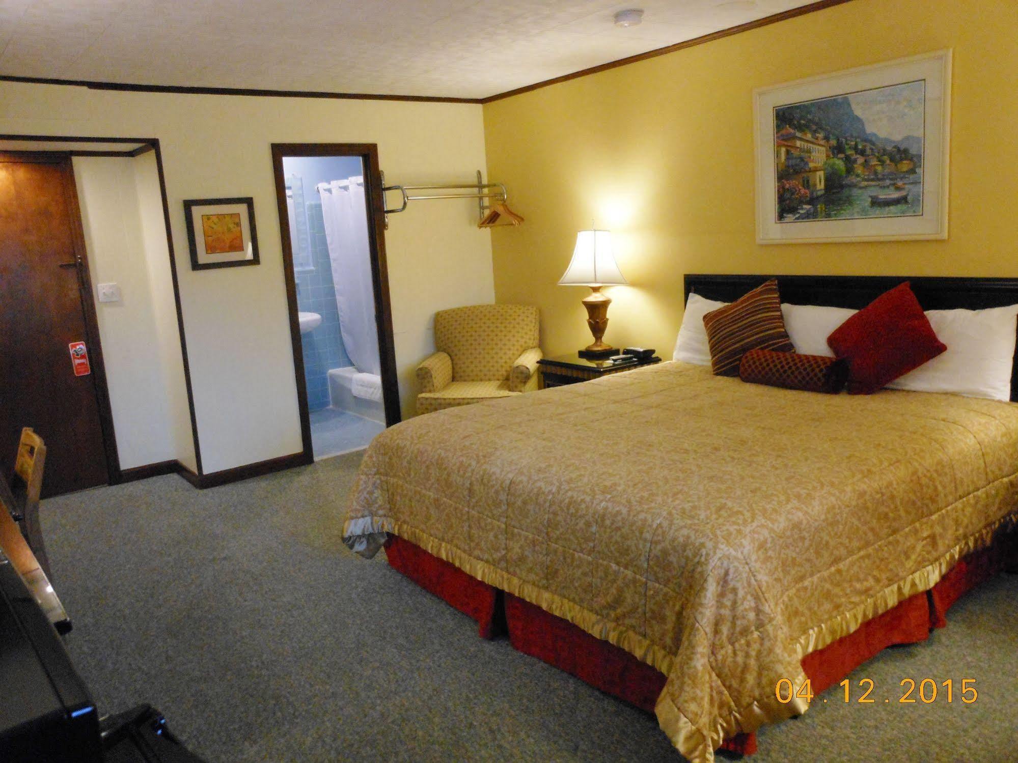 Cape Pines Motel Buxton Esterno foto