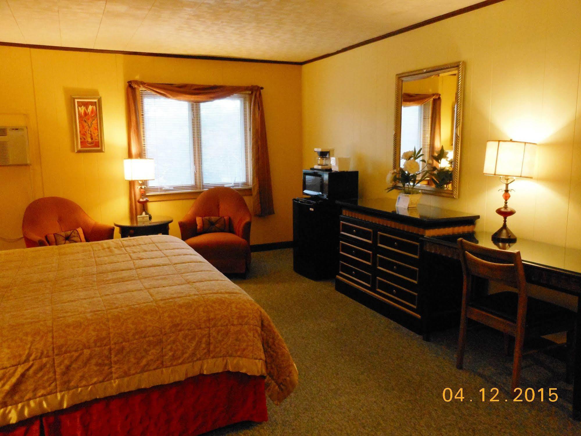 Cape Pines Motel Buxton Esterno foto