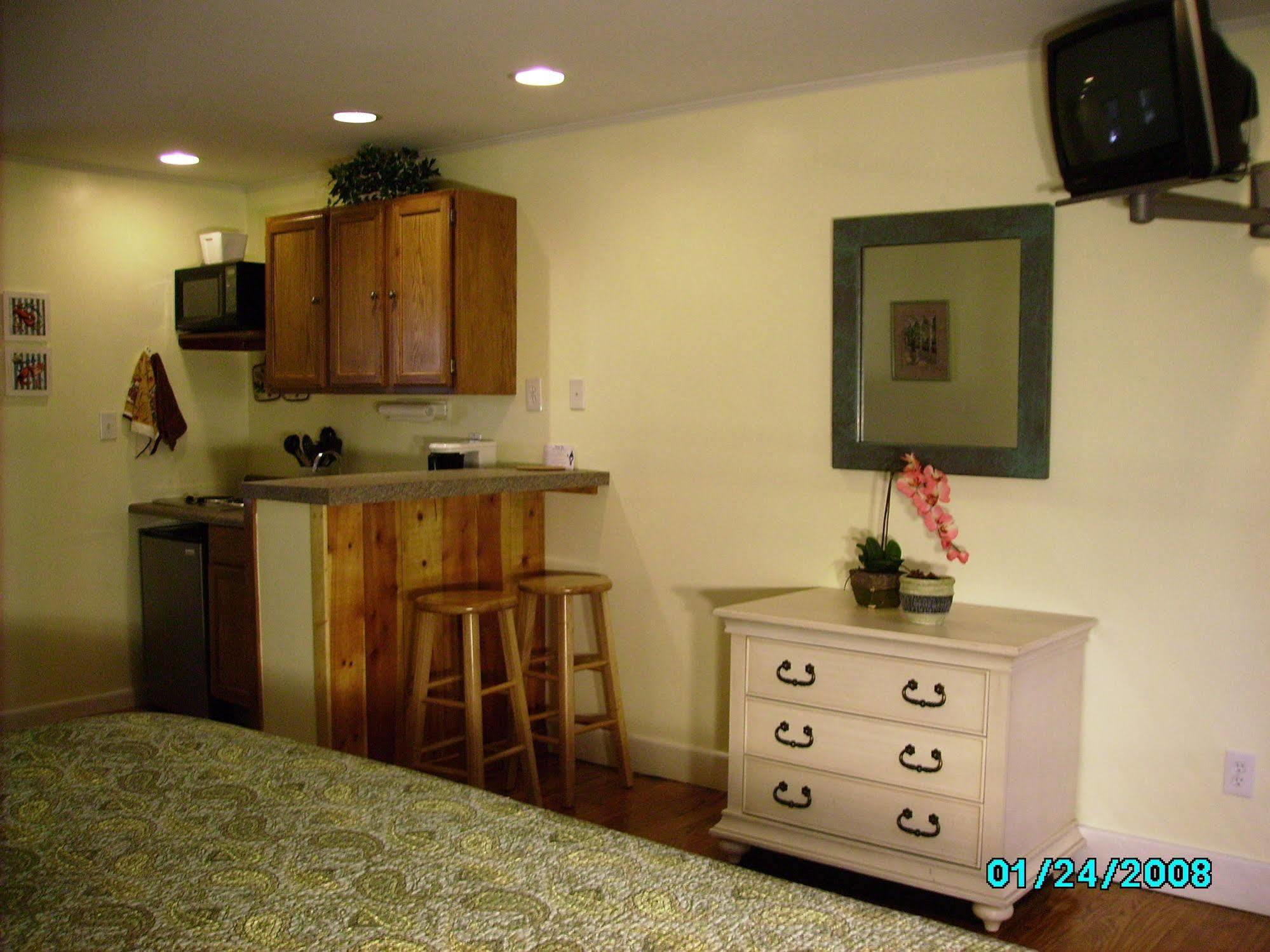 Cape Pines Motel Buxton Esterno foto